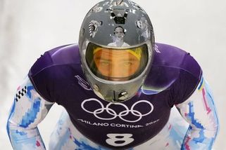 Olympijský výbor zakázal ukrajinskému závodníkovi helmu s obrázky sportovců zabitých ve válce - Novinky